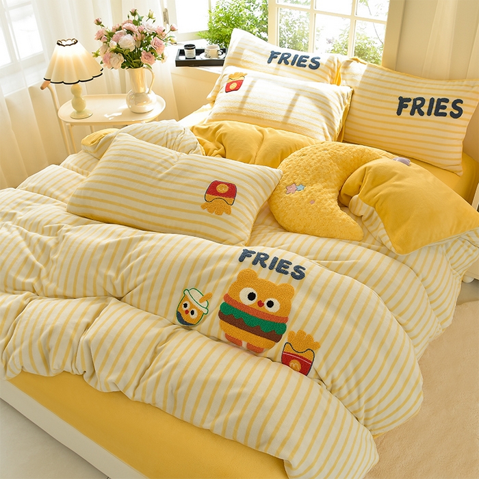 91家纺网 家纺一手货源 找家纺 炫拼家纺 2025新款条纹印花卡通毛巾绣加厚牛奶绒四件套 条纹-汉堡-黄