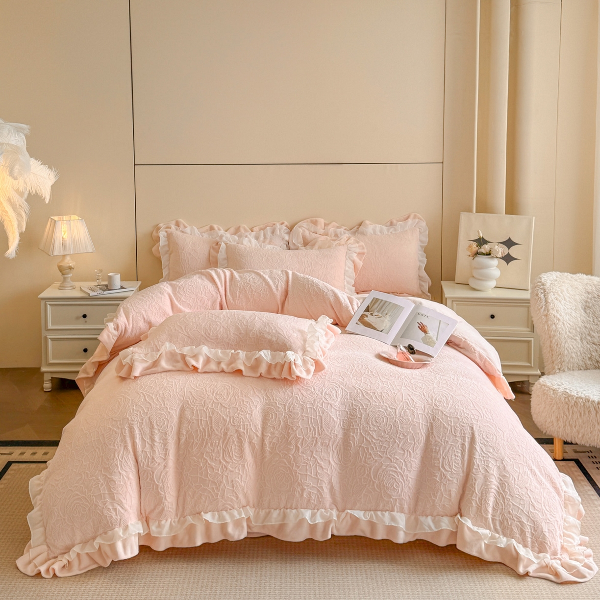 91家纺网 家纺一手货源 找家纺 爱家（原缔乐家纺） 2025新款A类牛奶雕花绒四件套 山茶花-蝴蝶之恋系列 山茶花之恋-公主粉