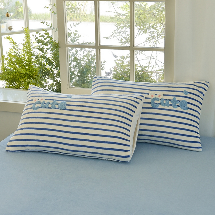 91家纺网 家纺一手货源 找家纺 炫拼家纺 2025新款条纹印花卡通毛巾绣加厚牛奶绒四件套 条纹-芭比兔-米蓝