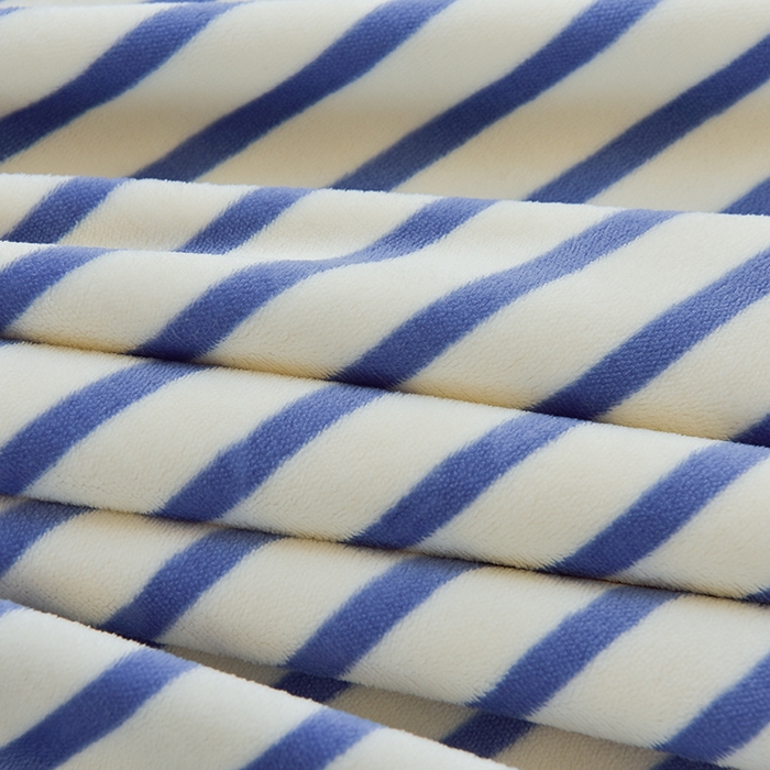 91家纺网 家纺一手货源 找家纺 炫拼家纺 2025新款条纹印花卡通毛巾绣加厚牛奶绒四件套 条纹-芭比兔-米蓝