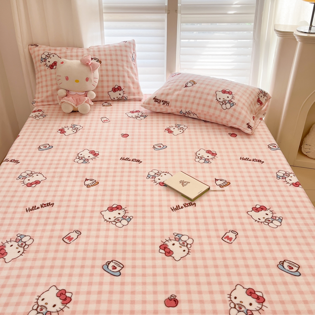 91家纺网 家纺一手货源 找家纺 金爱家 2025新款三丽鸥牛奶绒床笠单床笠床笠单件 绒单品-甜心kt粉