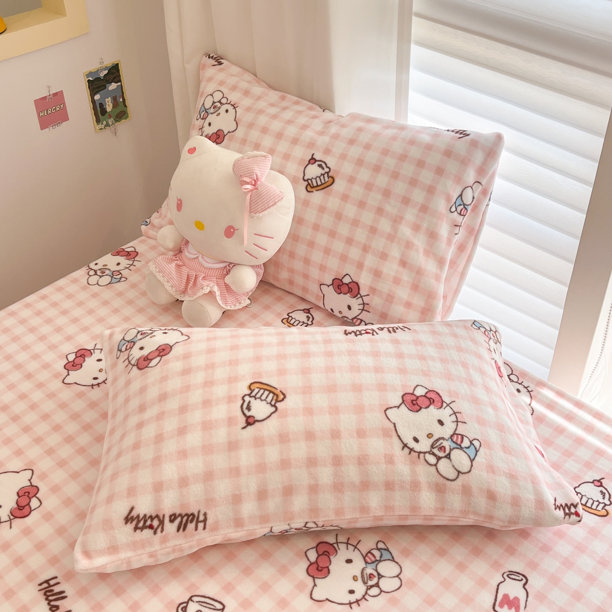 91家纺网 家纺一手货源 找家纺 金爱家 2025新款三丽鸥牛奶绒床笠单床笠床笠单件 绒单品-甜心kt粉