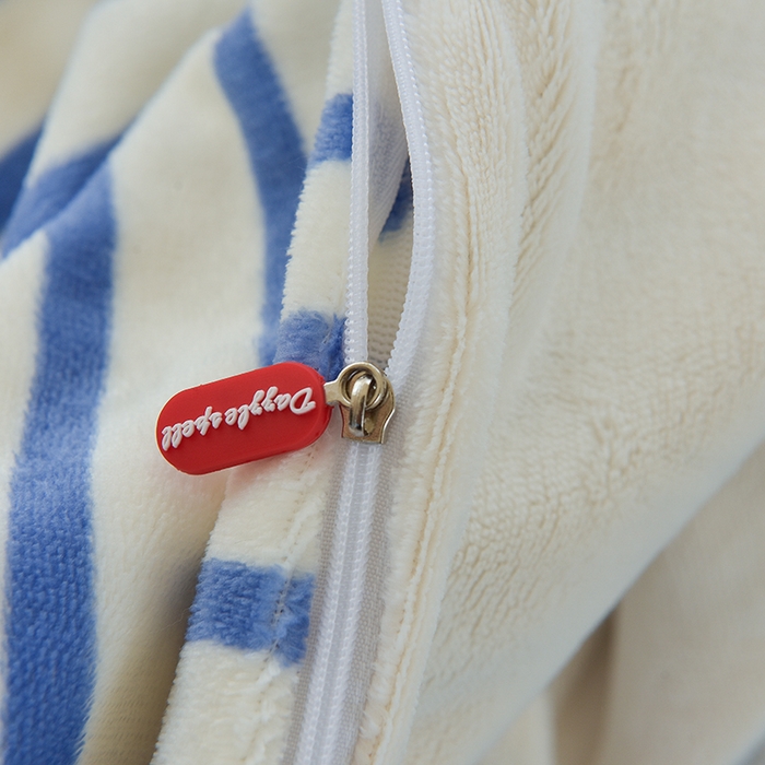 91家纺网 家纺一手货源 找家纺 炫拼家纺 2025新款条纹印花卡通毛巾绣加厚牛奶绒四件套 条纹-芭比兔-米蓝