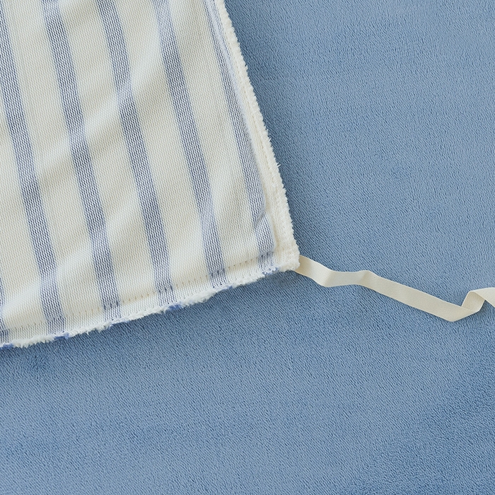 91家纺网 家纺一手货源 找家纺 炫拼家纺 2025新款条纹印花卡通毛巾绣加厚牛奶绒四件套 条纹-芭比兔-米蓝