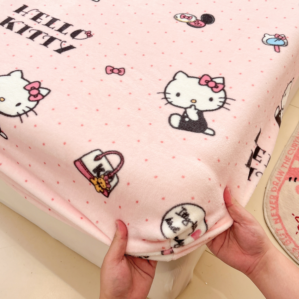 91家纺网 家纺一手货源 找家纺 金爱家 2025新款三丽鸥牛奶绒床笠单床笠床笠单件 绒小版单品-美美kt