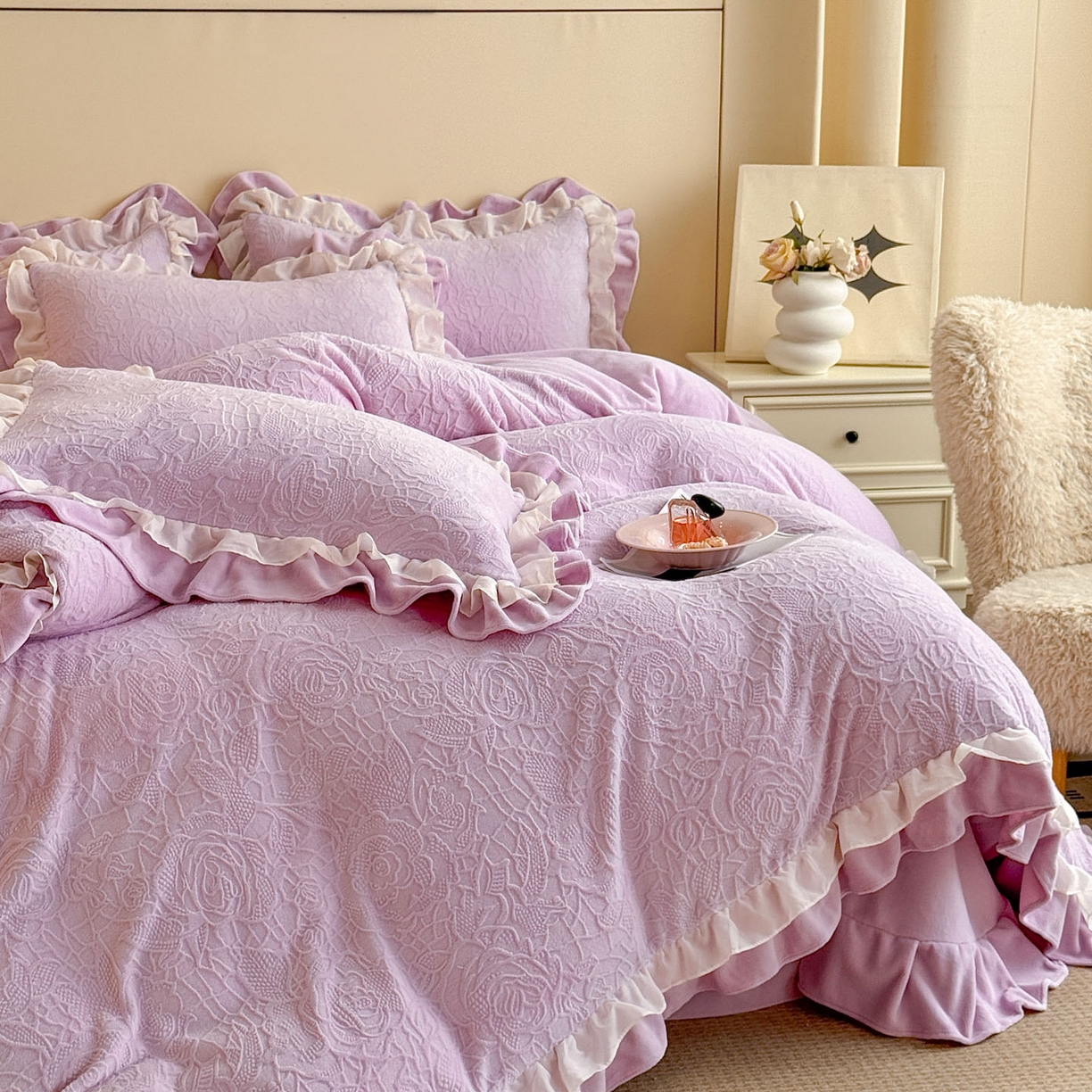 91家纺网 家纺一手货源 找家纺 爱家（原缔乐家纺） 2025新款A类牛奶雕花绒四件套 山茶花-蝴蝶之恋系列 山茶花之恋-梦幻紫