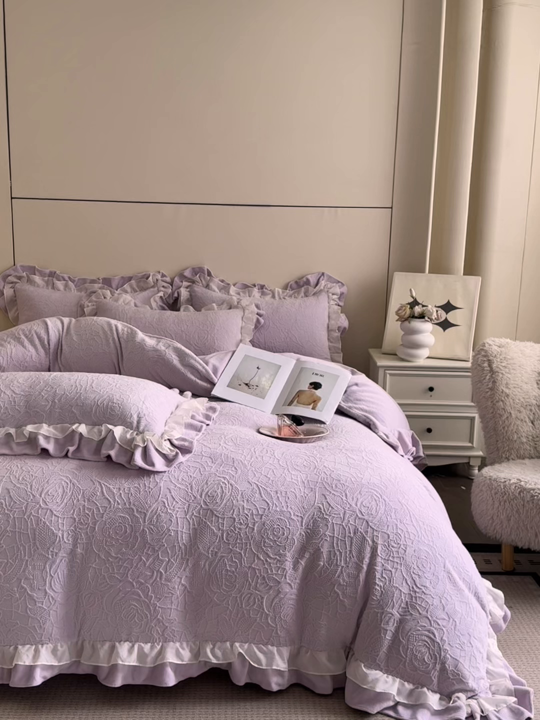 91家纺网 家纺一手货源 找家纺 爱家（原缔乐家纺） 2025新款A类牛奶雕花绒四件套 山茶花-蝴蝶之恋系列 山茶花之恋-梦幻紫