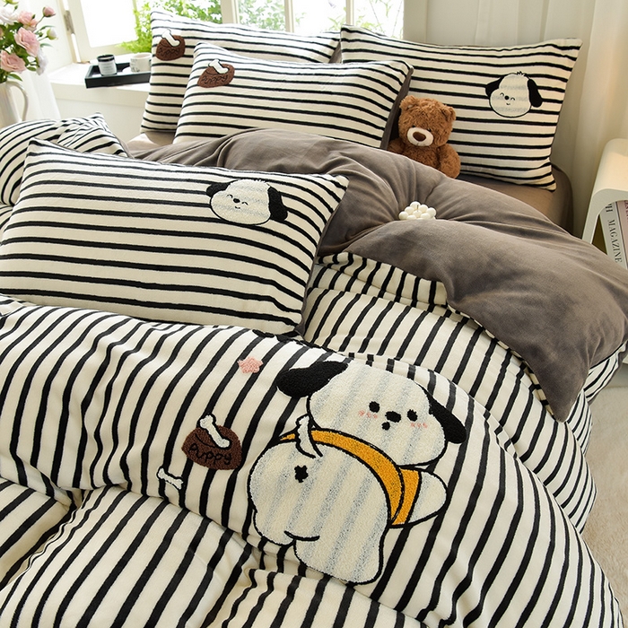 91家纺网 家纺一手货源 找家纺 炫拼家纺 2025新款条纹印花卡通毛巾绣加厚牛奶绒四件套 条纹-恰恰狗-绅士灰