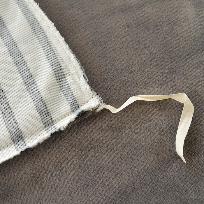 91家纺网 家纺一手货源 找家纺 炫拼家纺 2025新款条纹印花卡通毛巾绣加厚牛奶绒四件套 条纹-恰恰狗-绅士灰