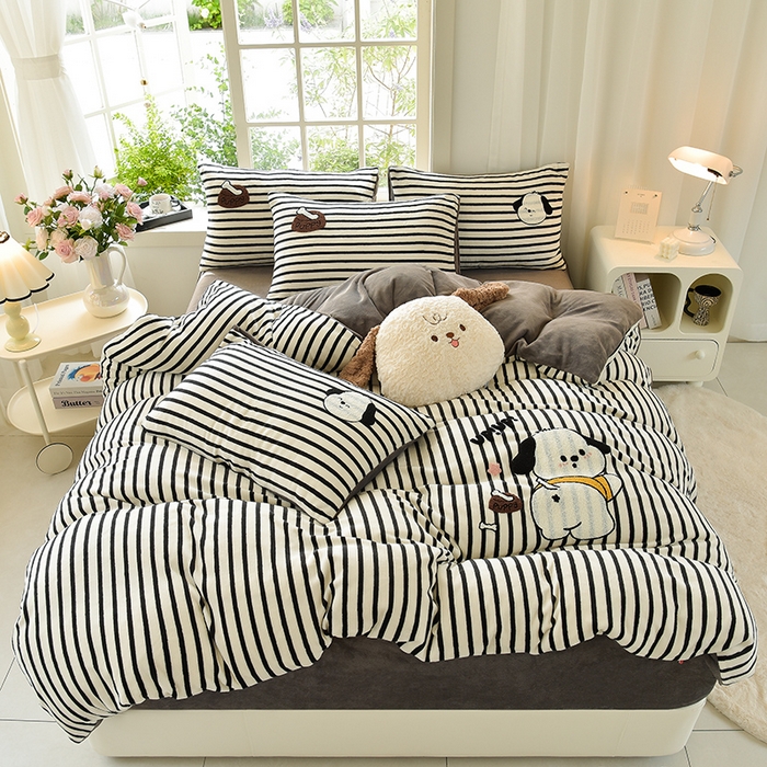 91家纺网 家纺一手货源 找家纺 炫拼家纺 2025新款条纹印花卡通毛巾绣加厚牛奶绒四件套 条纹-恰恰狗-绅士灰