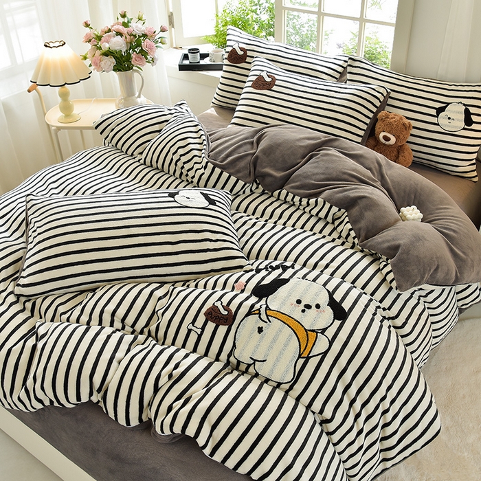 91家纺网 家纺一手货源 找家纺 炫拼家纺 2025新款条纹印花卡通毛巾绣加厚牛奶绒四件套 条纹-恰恰狗-绅士灰