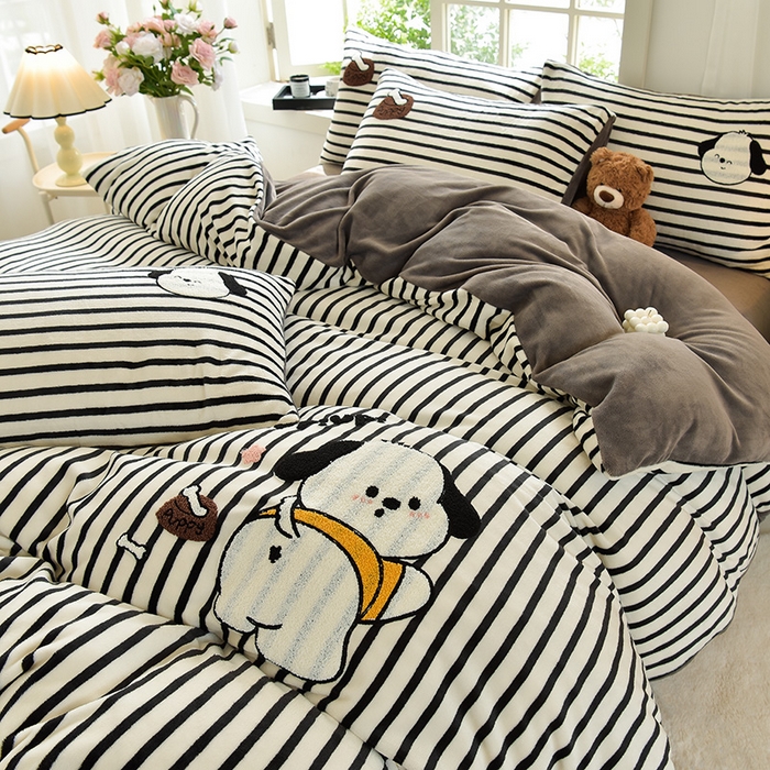 91家纺网 家纺一手货源 找家纺 炫拼家纺 2025新款条纹印花卡通毛巾绣加厚牛奶绒四件套 条纹-恰恰狗-绅士灰