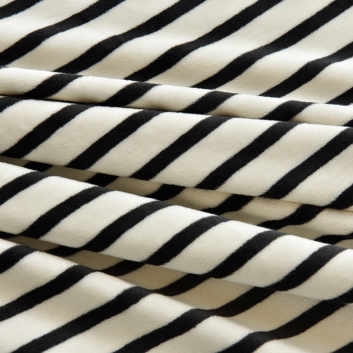 91家纺网 家纺一手货源 找家纺 炫拼家纺 2025新款条纹印花卡通毛巾绣加厚牛奶绒四件套 条纹-恰恰狗-绅士灰