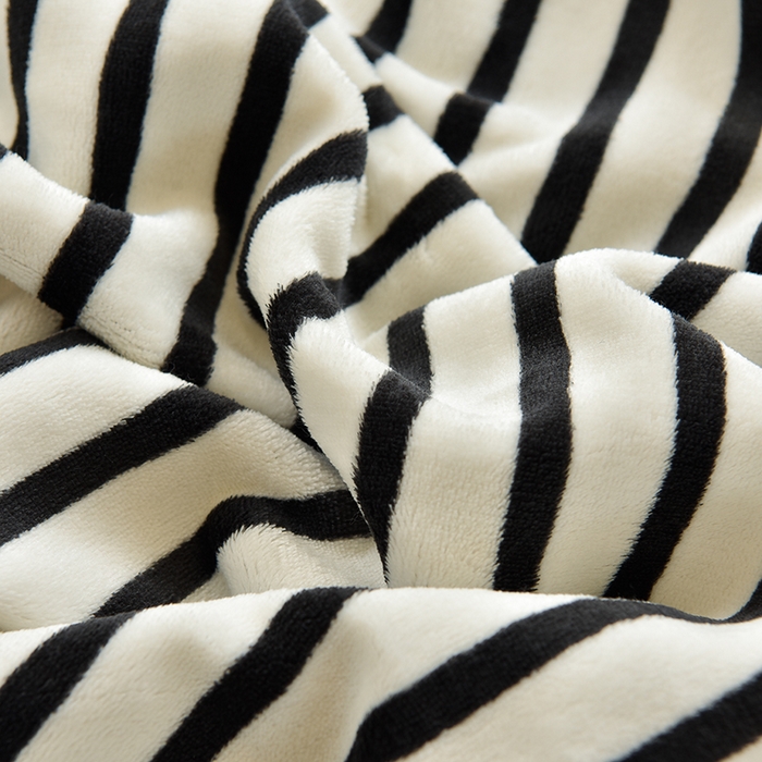 91家纺网 家纺一手货源 找家纺 炫拼家纺 2025新款条纹印花卡通毛巾绣加厚牛奶绒四件套 条纹-恰恰狗-绅士灰