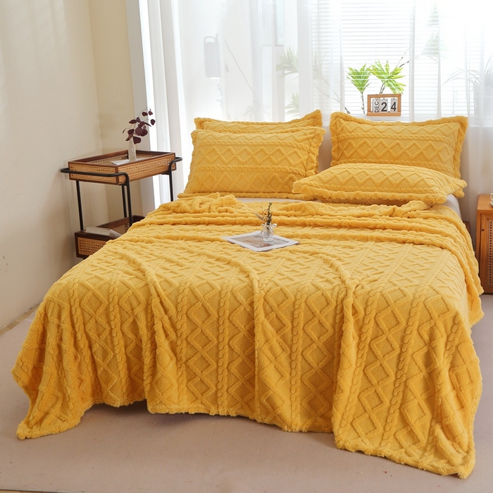 91家纺网 家纺一手货源 找家纺 栩裕纺织 2025新款双面塔芙绒毛毯家用毯子卷边款 塔夫绒-姜黄