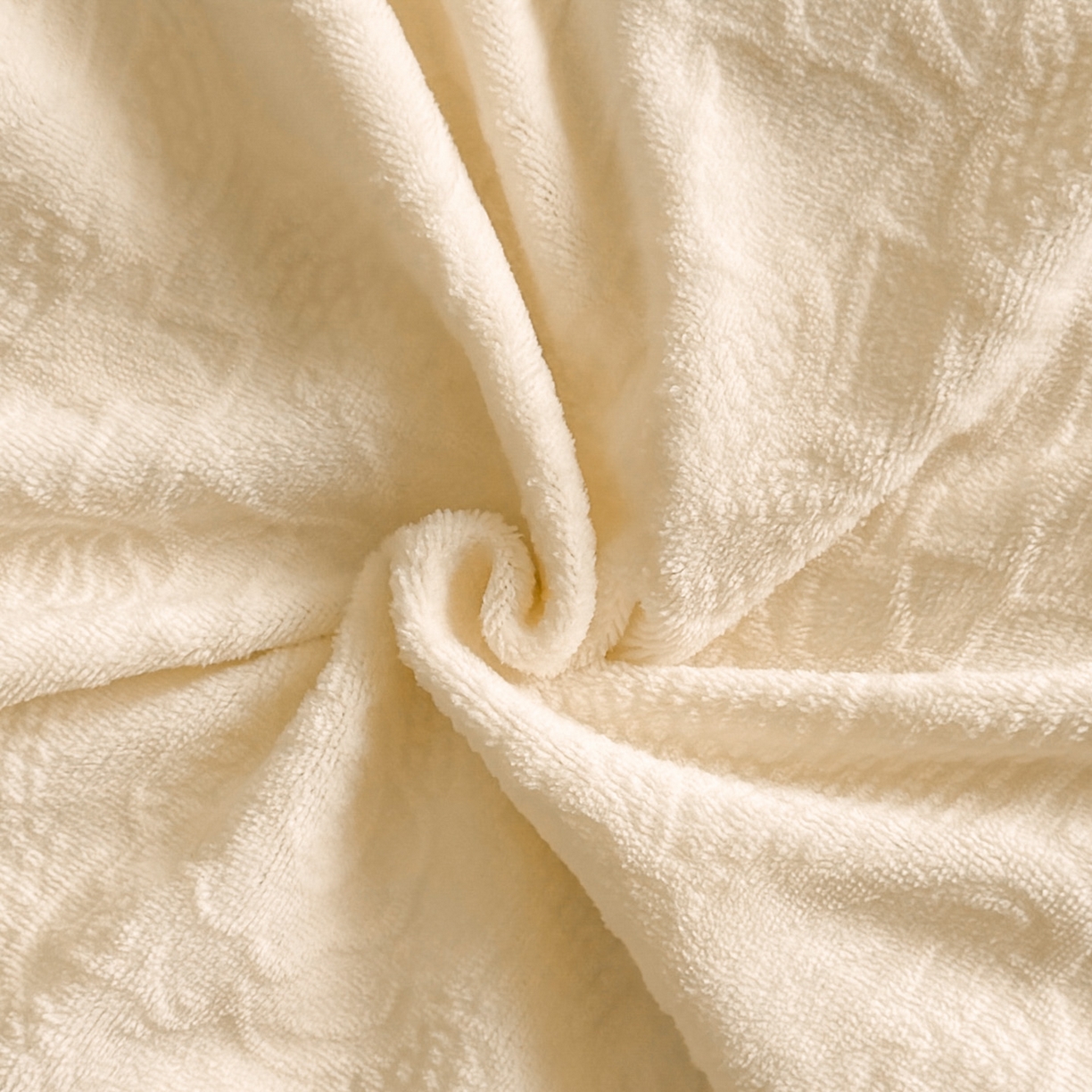 91家纺网 家纺一手货源 找家纺 爱家（原缔乐家纺） 2025新款A类牛奶雕花绒四件套 山茶花-蝴蝶之恋系列 山茶花之恋-奶昔白