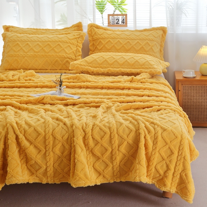 91家纺网 家纺一手货源 找家纺 栩裕纺织 2025新款双面塔芙绒毛毯家用毯子卷边款 塔夫绒-姜黄