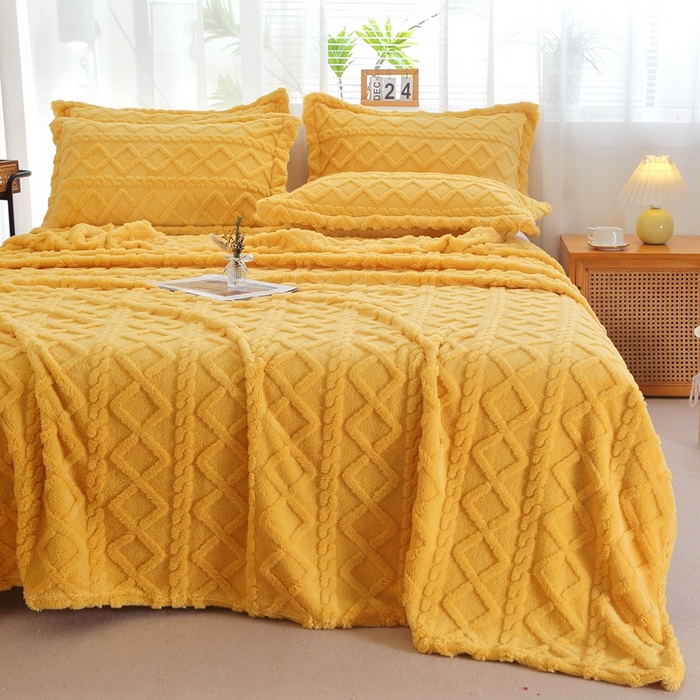 91家纺网 家纺一手货源 找家纺 栩裕纺织 2025新款双面塔芙绒毛毯家用毯子卷边款 塔夫绒-姜黄