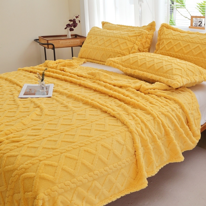 91家纺网 家纺一手货源 找家纺 栩裕纺织 2025新款双面塔芙绒毛毯家用毯子卷边款 塔夫绒-姜黄