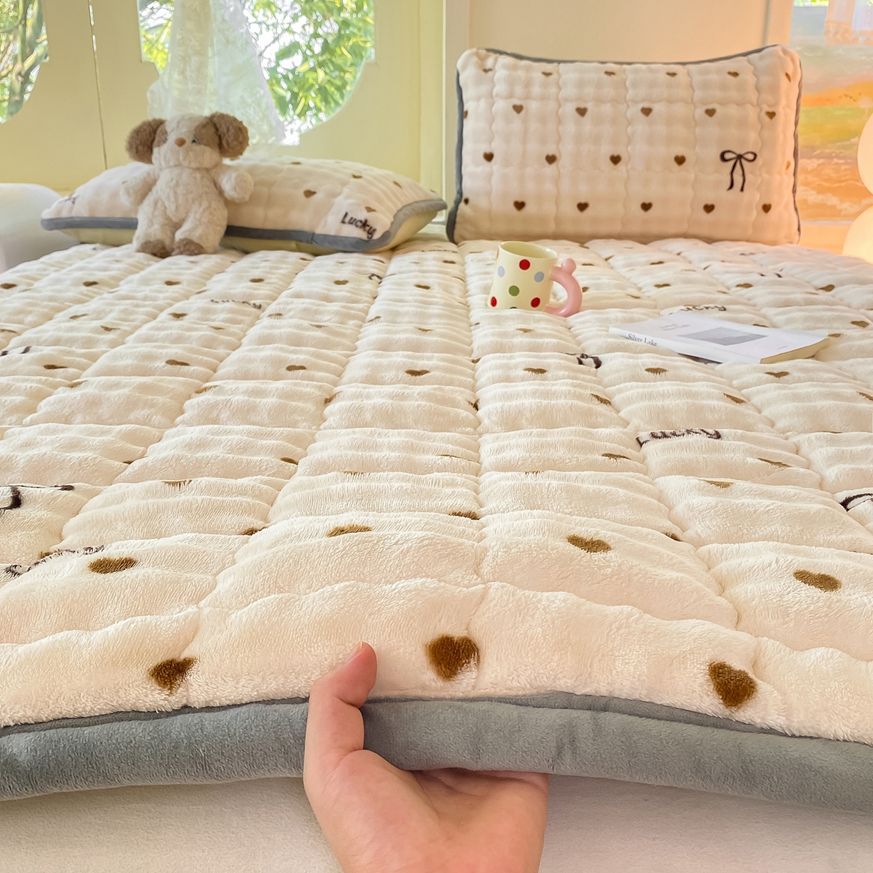 91家纺网 家纺一手货源 找家纺 （总）眠势力 2025新款牛奶绒泡泡床垫加绒仿兔毛绒床褥子秋冬保暖珊瑚绒夹棉床护垫