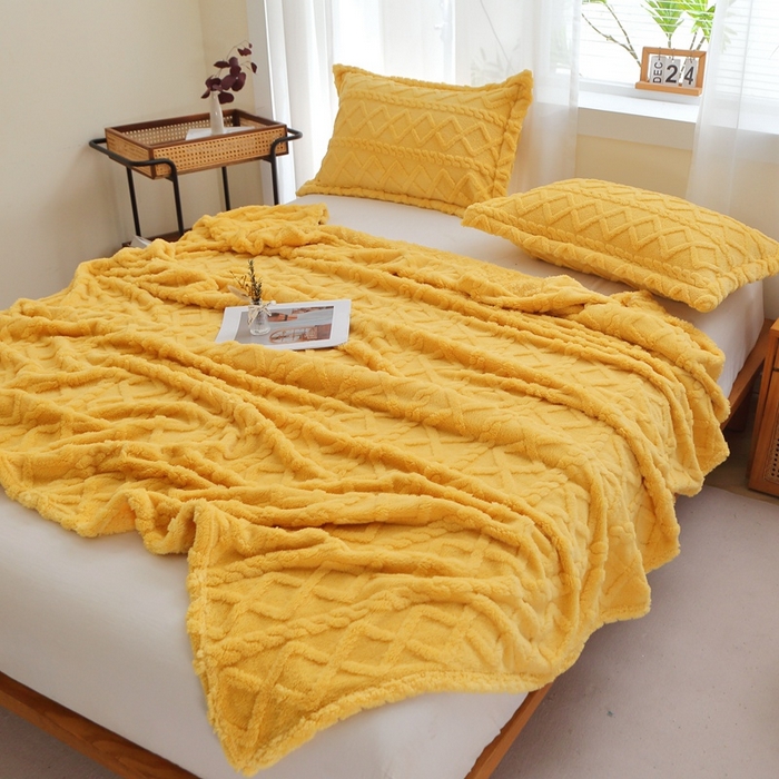 91家纺网 家纺一手货源 找家纺 栩裕纺织 2025新款双面塔芙绒毛毯家用毯子卷边款 塔夫绒-姜黄