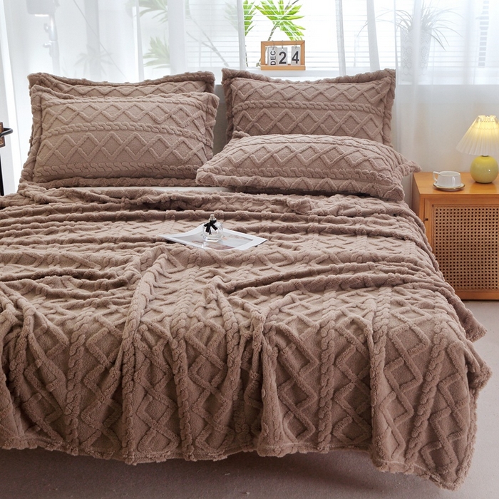 91家纺网 家纺一手货源 找家纺 栩裕纺织 2025新款双面塔芙绒毛毯家用毯子卷边款 塔夫绒-咖色