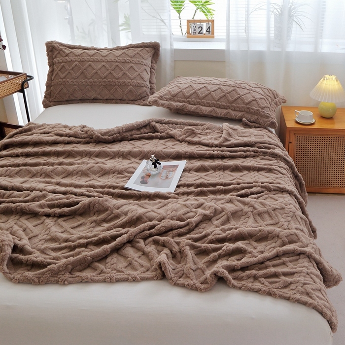 91家纺网 家纺一手货源 找家纺 栩裕纺织 2025新款双面塔芙绒毛毯家用毯子卷边款 塔夫绒-咖色