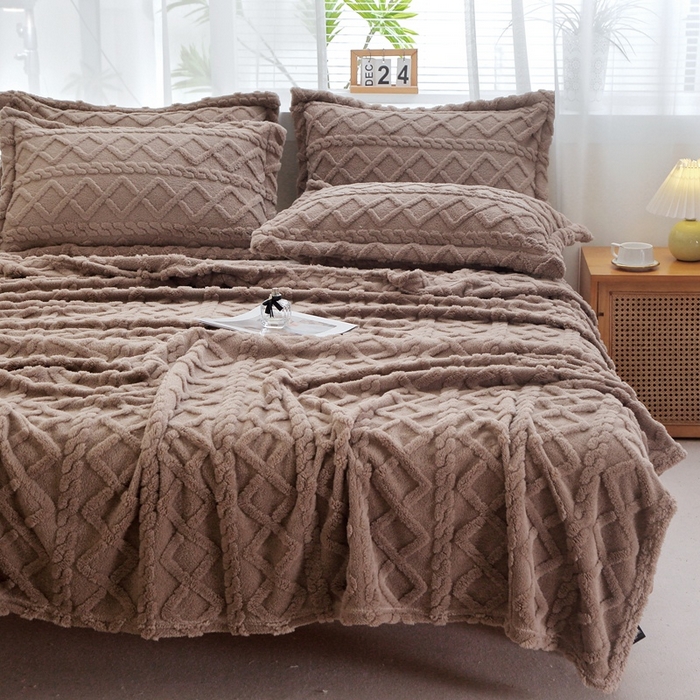 91家纺网 家纺一手货源 找家纺 栩裕纺织 2025新款双面塔芙绒毛毯家用毯子卷边款 塔夫绒-咖色