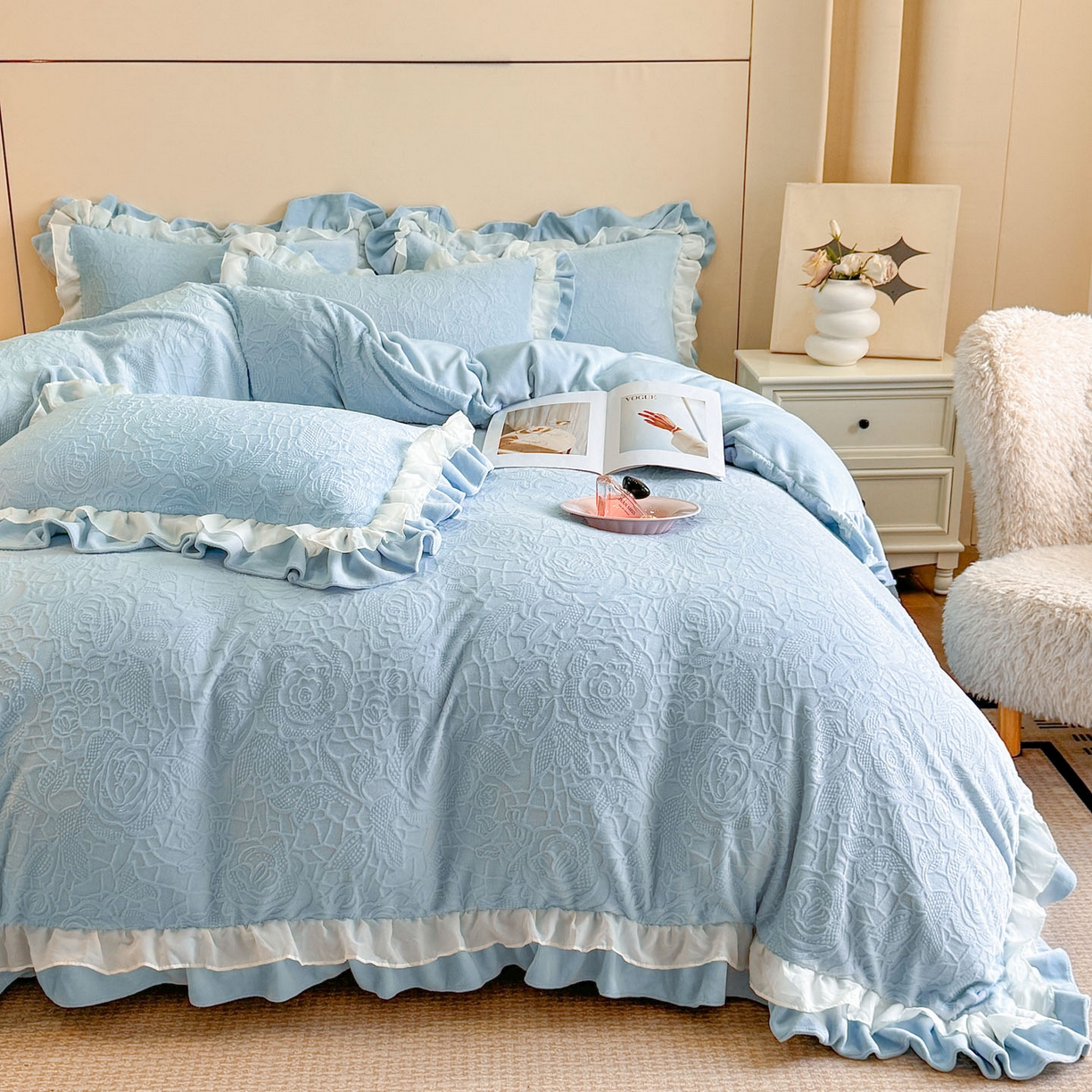 91家纺网 家纺一手货源 找家纺 爱家（原缔乐家纺） 2025新款A类牛奶雕花绒四件套 山茶花-蝴蝶之恋系列 山茶花之恋-天空兰