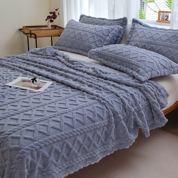 91家纺网 家纺一手货源 找家纺 栩裕纺织 2025新款双面塔芙绒毛毯家用毯子卷边款 塔夫绒-蓝灰