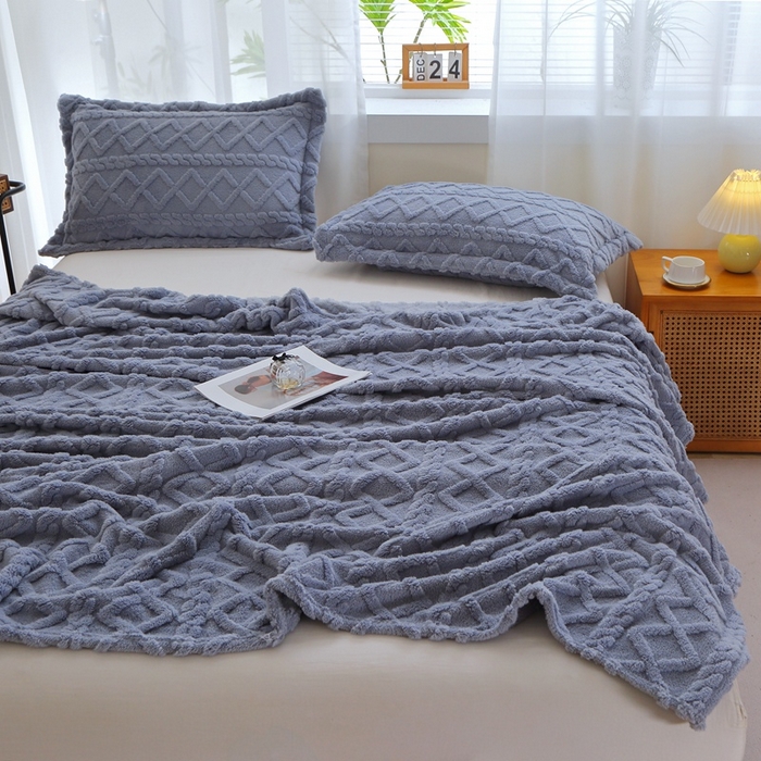 91家纺网 家纺一手货源 找家纺 栩裕纺织 2025新款双面塔芙绒毛毯家用毯子卷边款 塔夫绒-蓝灰