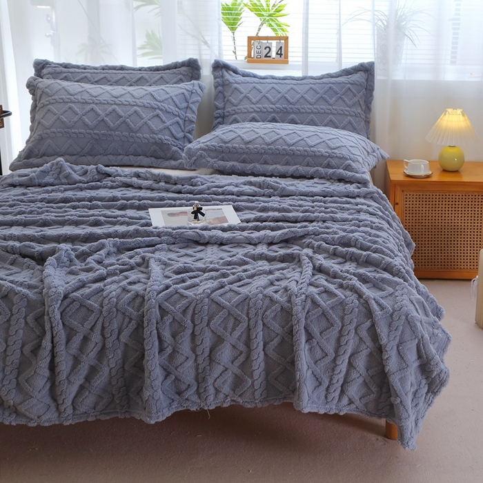 91家纺网 家纺一手货源 找家纺 栩裕纺织 2025新款双面塔芙绒毛毯家用毯子卷边款 塔夫绒-蓝灰