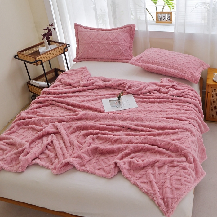 91家纺网 家纺一手货源 找家纺 栩裕纺织 2025新款双面塔芙绒毛毯家用毯子卷边款 塔夫绒-玫瑰粉