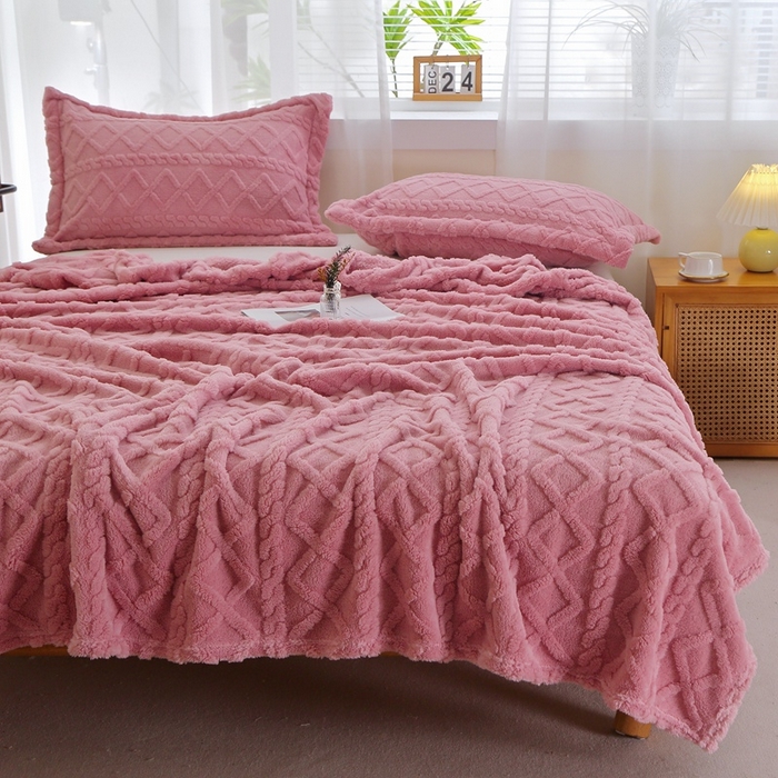 91家纺网 家纺一手货源 找家纺 栩裕纺织 2025新款双面塔芙绒毛毯家用毯子卷边款 塔夫绒-玫瑰粉