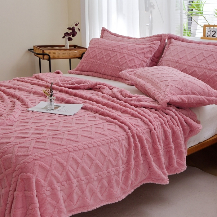 91家纺网 家纺一手货源 找家纺 栩裕纺织 2025新款双面塔芙绒毛毯家用毯子卷边款 塔夫绒-玫瑰粉