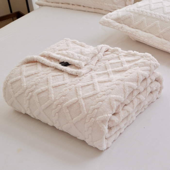 91家纺网 家纺一手货源 找家纺 栩裕纺织 2025新款双面塔芙绒毛毯家用毯子卷边款 塔夫绒-米杏色