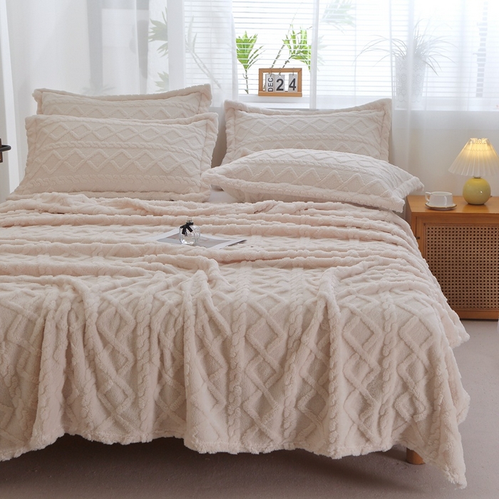 91家纺网 家纺一手货源 找家纺 栩裕纺织 2025新款双面塔芙绒毛毯家用毯子卷边款 塔夫绒-米杏色