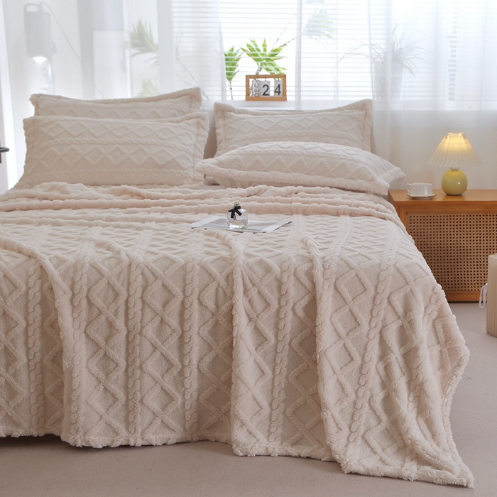 91家纺网 家纺一手货源 找家纺 栩裕纺织 2025新款双面塔芙绒毛毯家用毯子卷边款 塔夫绒-米杏色