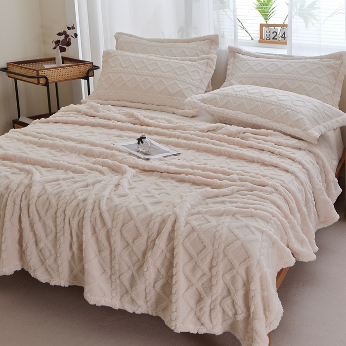 91家纺网 家纺一手货源 找家纺 栩裕纺织 2025新款双面塔芙绒毛毯家用毯子卷边款 塔夫绒-米杏色