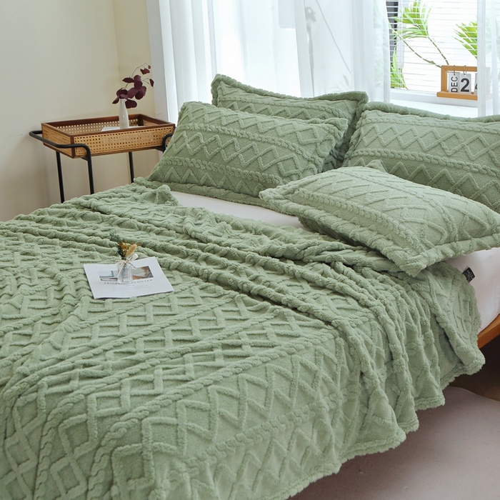 91家纺网 家纺一手货源 找家纺 栩裕纺织 2025新款双面塔芙绒毛毯家用毯子卷边款 塔夫绒-抹茶绿