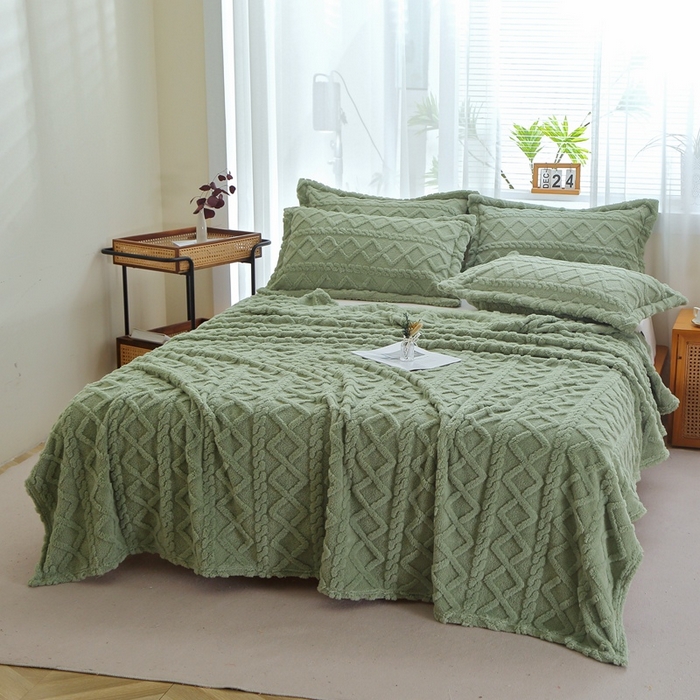 91家纺网 家纺一手货源 找家纺 栩裕纺织 2025新款双面塔芙绒毛毯家用毯子卷边款 塔夫绒-抹茶绿