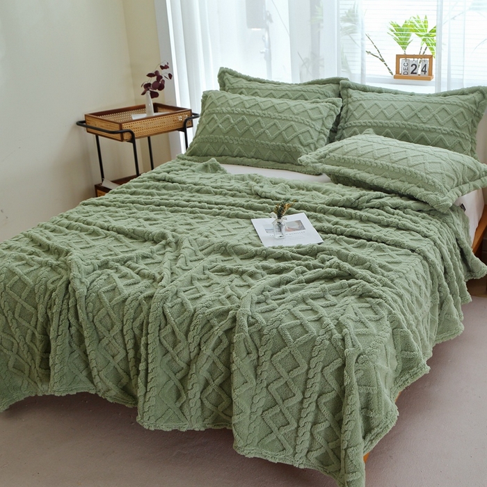 91家纺网 家纺一手货源 找家纺 栩裕纺织 2025新款双面塔芙绒毛毯家用毯子卷边款 塔夫绒-抹茶绿