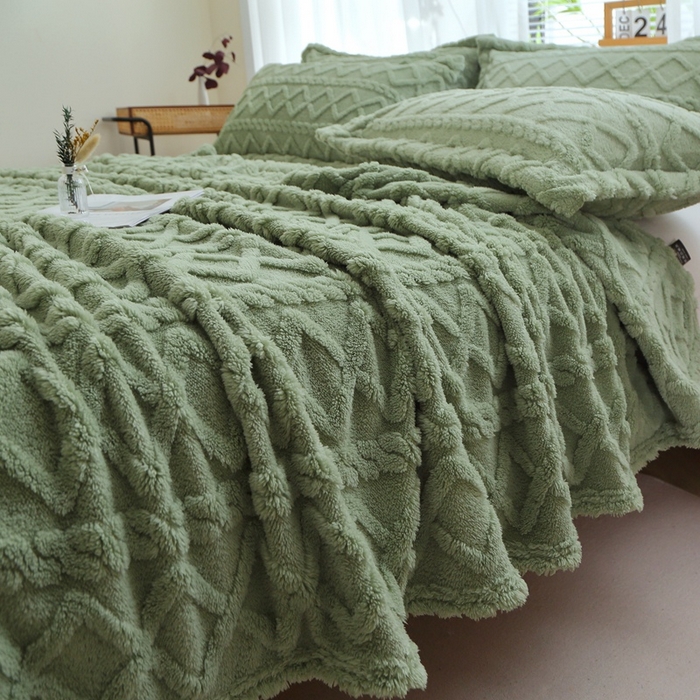 91家纺网 家纺一手货源 找家纺 栩裕纺织 2025新款双面塔芙绒毛毯家用毯子卷边款 塔夫绒-抹茶绿