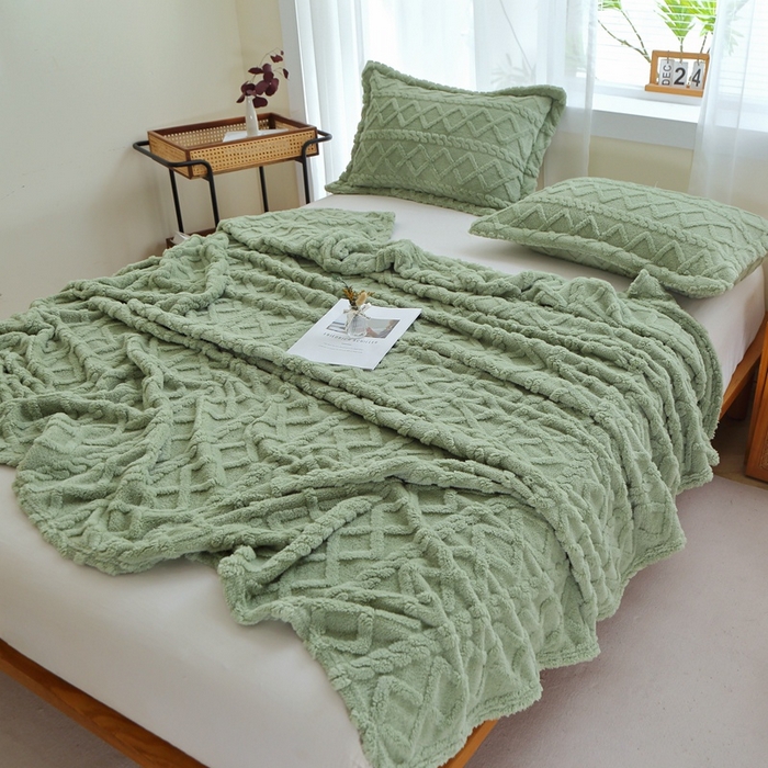 91家纺网 家纺一手货源 找家纺 栩裕纺织 2025新款双面塔芙绒毛毯家用毯子卷边款 塔夫绒-抹茶绿