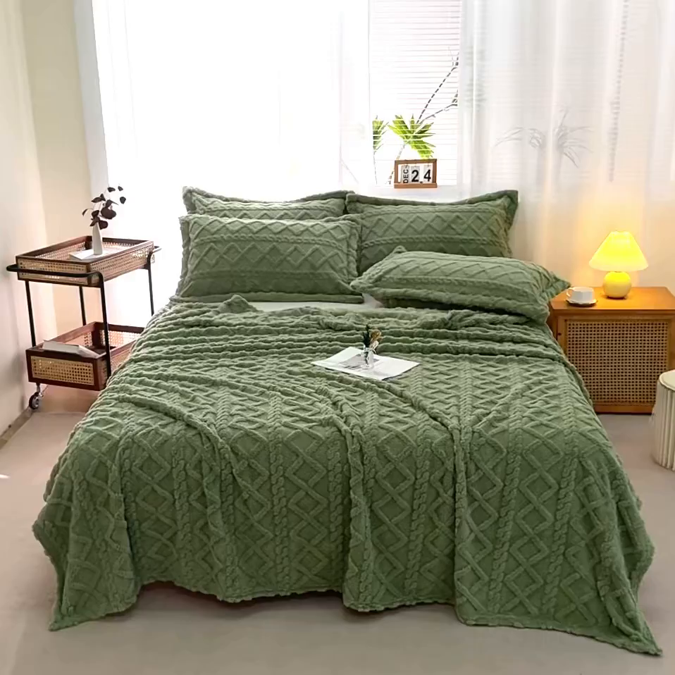 91家纺网 家纺一手货源 找家纺 栩裕纺织 2025新款双面塔芙绒毛毯家用毯子卷边款 塔夫绒-抹茶绿