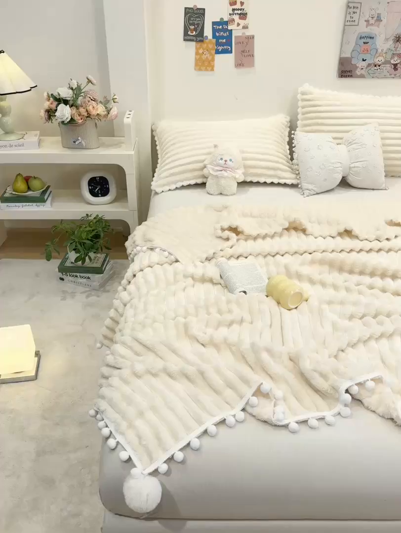 91家纺网 家纺一手货源 找家纺 （总）眠势力 2025新款高克重毛毯抽条兔毛绒毯子多功能小球球加厚雪球盖毯