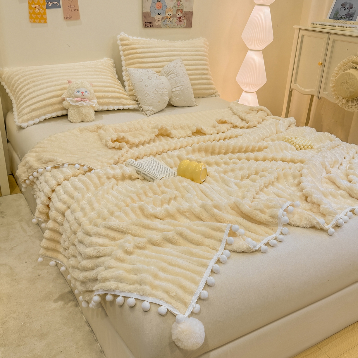 91家纺网 家纺一手货源 找家纺 （总）眠势力 2025新款高克重毛毯抽条兔毛绒毯子多功能小球球加厚雪球盖毯
