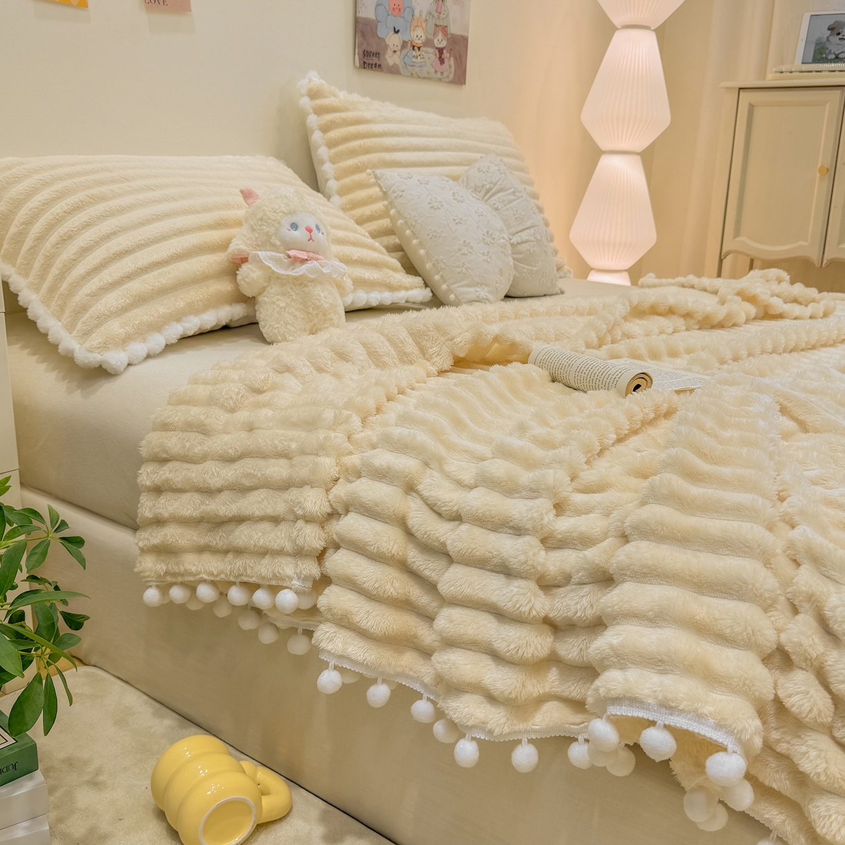 91家纺网 家纺一手货源 找家纺 （总）眠势力 2025新款高克重毛毯抽条兔毛绒毯子多功能小球球加厚雪球盖毯