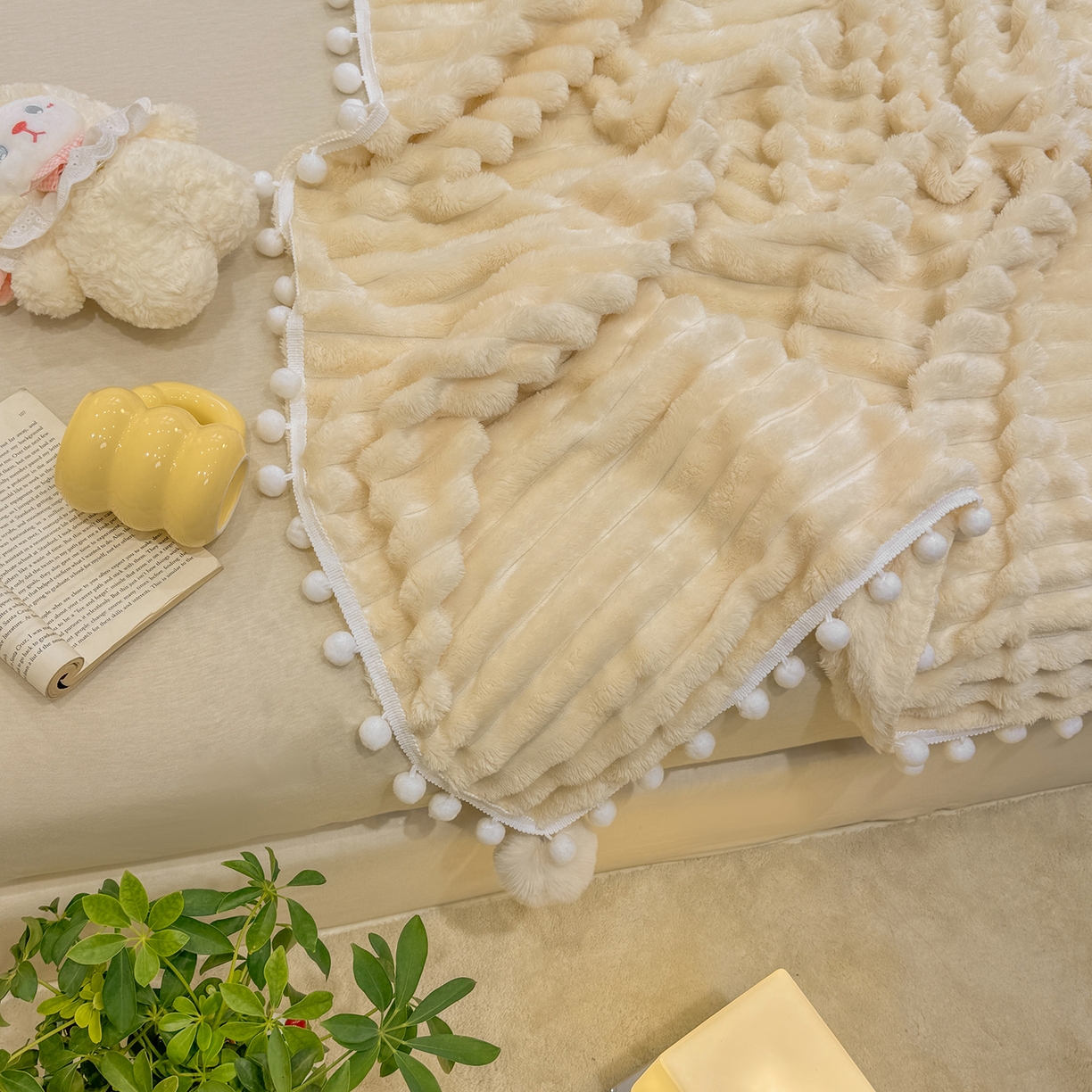 91家纺网 家纺一手货源 找家纺 （总）眠势力 2025新款高克重毛毯抽条兔毛绒毯子多功能小球球加厚雪球盖毯