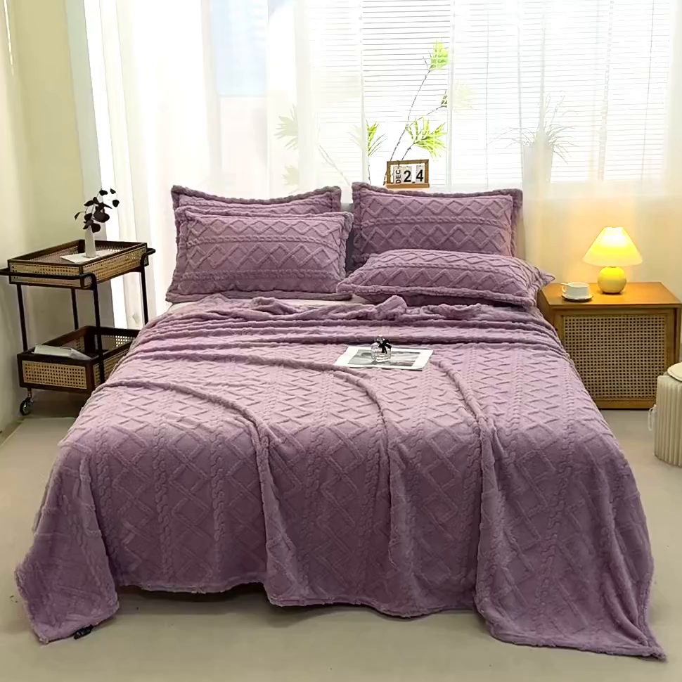 91家纺网 家纺一手货源 找家纺 栩裕纺织 2025新款双面塔芙绒毛毯家用毯子卷边款 塔夫绒-莫奈紫